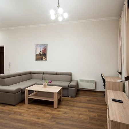 Wonderful Flat On City Center Uzhhorod Exterior photo